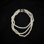 674084 Pearl necklace